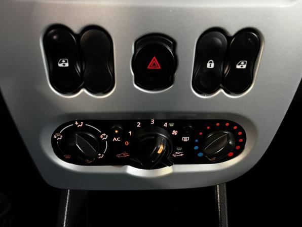 Renault Sandero I с пробегом 2012 года, цена 559 900 рублей, 239882 км, хэтчбек, Автокод Объявления