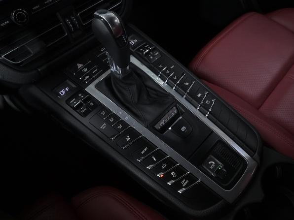Porsche Macan I Рестайлинг 2 с пробегом 2021 года, цена 5 730 000 рублей, 53350 км, внедорожник, Автокод Объявления