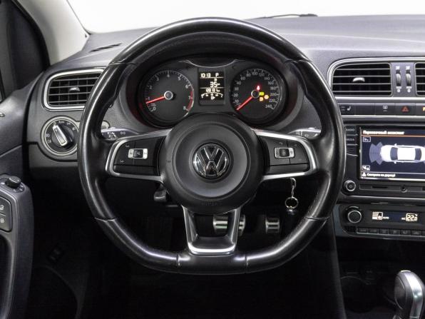 Volkswagen Polo V Рестайлинг с пробегом 2018 года, цена 1 090 000 рублей, 128131 км, седан, Автокод Объявления