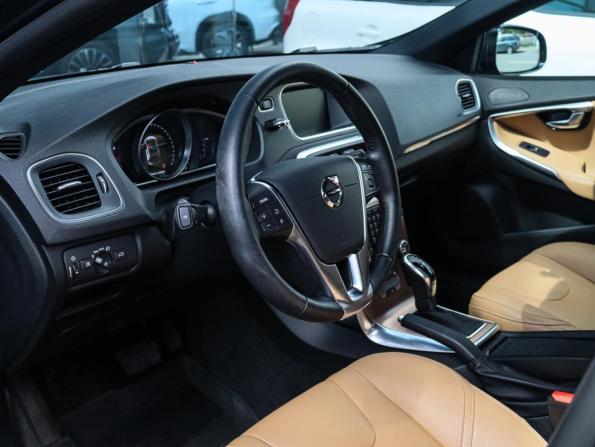 Volvo V40 Cross Country I Рестайлинг с пробегом 2019 года, цена 2 500 000 рублей, 30323 км, хэтчбек, Автокод Объявления