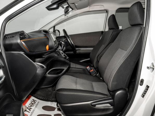 Toyota Sienta II Рестайлинг с пробегом 2021 года, цена 1 585 000 рублей, 45281 км, компактвэн, Автокод Объявления