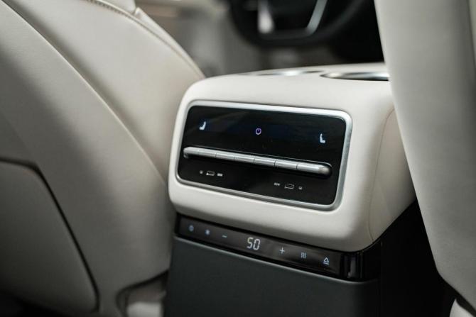 Новый Li Auto (Lixiang) L9 I Рестайлинг 2025 года, цена 11 990 000 рублей, внедорожник, Автокод Объявления