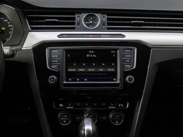 Volkswagen Passat B8 с пробегом 2017 года, цена 2 055 000 рублей, 128957 км, седан, Автокод Объявления