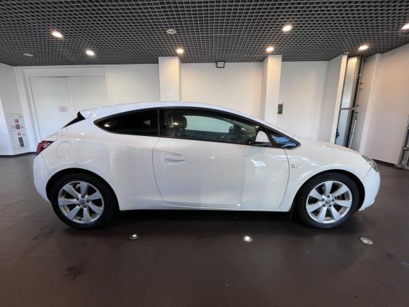 Opel Astra J Рестайлинг с пробегом 2013 года, цена 635 000 рублей, 217706 км, хэтчбек, Автокод Объявления