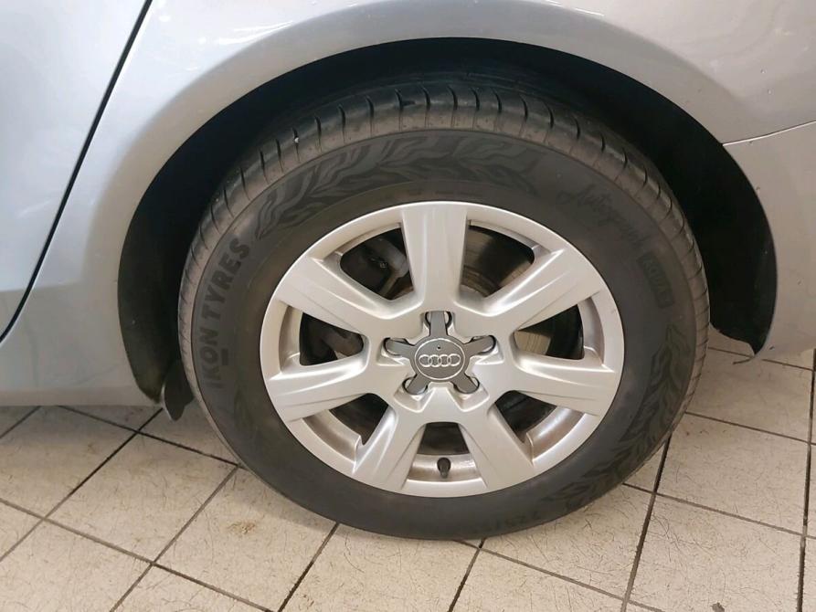 Audi A4 IV (B8) Москва  - изображение 9