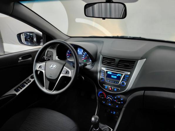 Hyundai Solaris I Рестайлинг с пробегом 2015 года, цена 1 065 000 рублей, 60312 км, седан, Автокод Объявления