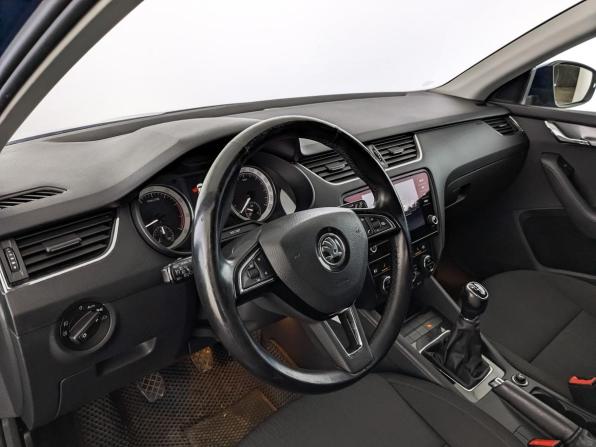 Skoda Octavia III (A7) Рестайлинг с пробегом 2017 года, цена 1 685 000 рублей, 122534 км, лифтбек, Автокод Объявления