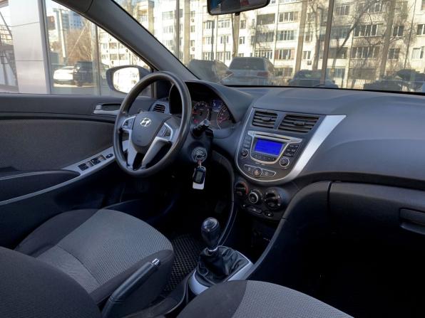 Hyundai Solaris I с пробегом 2013 года, цена 730 000 рублей, 122081 км, седан, Автокод Объявления