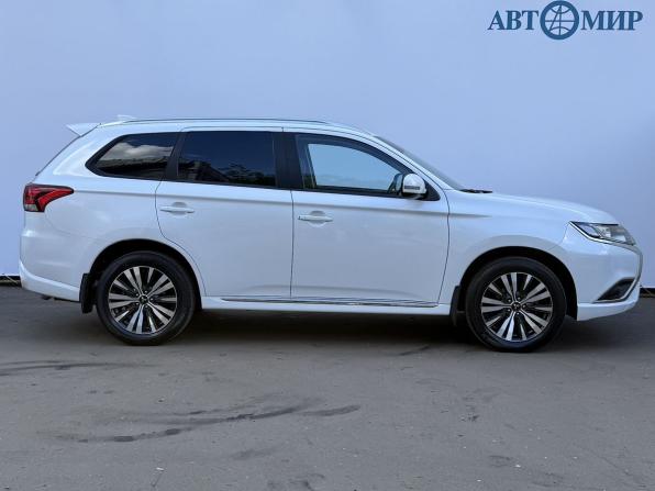 Mitsubishi Outlander III Рестайлинг 3 с пробегом 2022 года, цена 2 900 000 рублей, 44534 км, внедорожник, Автокод Объявления