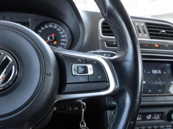 Volkswagen Polo V Рестайлинг с пробегом 2019 года, цена 1 239 000 рублей, 103627 км, седан, Автокод Объявления
