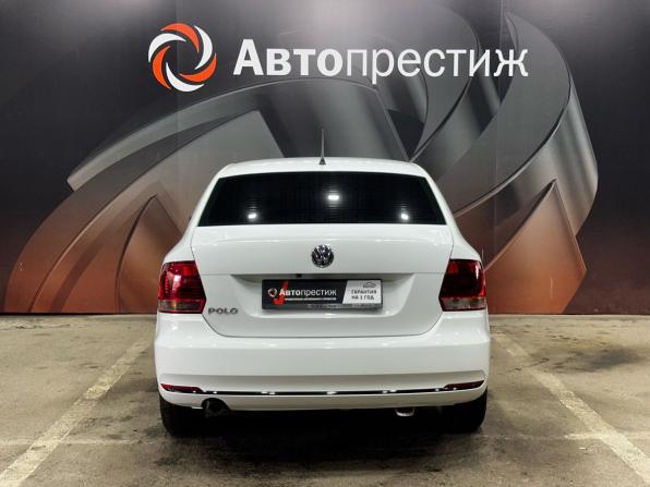 Volkswagen Polo V Рестайлинг с пробегом 2016 года, цена 950 000 рублей, 140500 км, седан, Автокод Объявления
