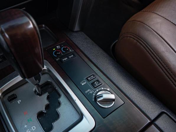 Toyota Land Cruiser 200 Series Рестайлинг 1 с пробегом 2014 года, цена 3 970 000 рублей, 330983 км, внедорожник, Автокод Объявления