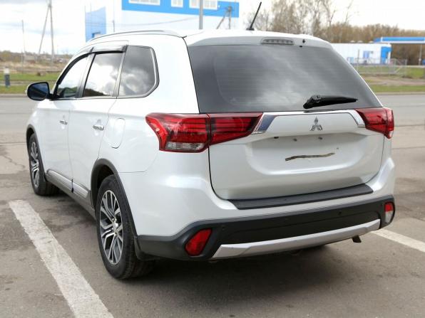 Mitsubishi Outlander III Рестайлинг 2 с пробегом 2015 года, цена 1 853 000 рублей, 192800 км, внедорожник, Автокод Объявления