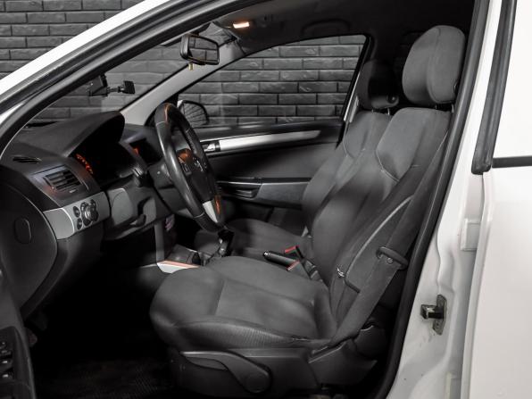 Opel Astra H Рестайлинг с пробегом 2012 года, цена 570 000 рублей, 235576 км, седан, Автокод Объявления