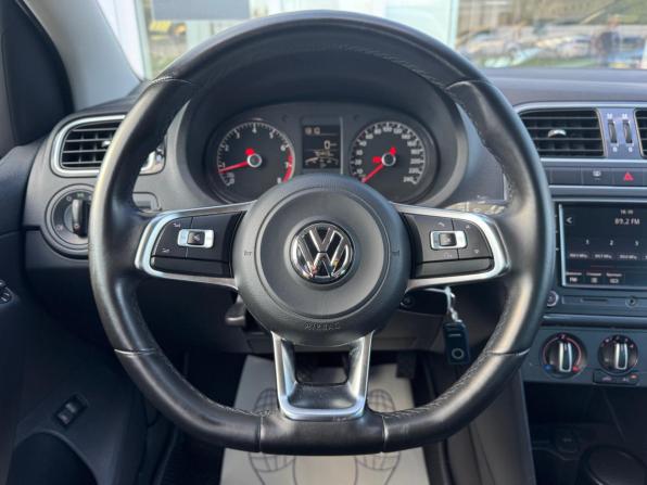 Volkswagen Polo V Рестайлинг с пробегом 2019 года, цена 1 370 000 рублей, 76443 км, седан, Автокод Объявления