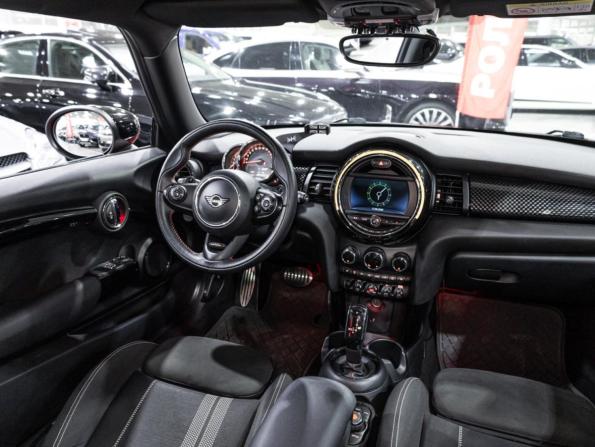 Mini Hatch III (F55/F56) Рестайлинг с пробегом 2019 года, цена 3 099 700 рублей, 52811 км, хэтчбек, Автокод Объявления