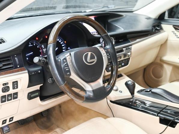 Lexus ES VI с пробегом 2013 года, цена 2 050 000 рублей, 224177 км, седан, Автокод Объявления