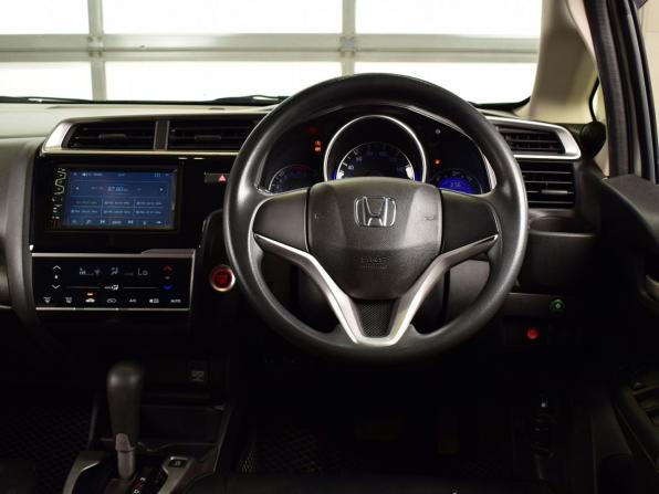 Honda Fit III с пробегом 2017 года, цена 965 995 рублей, 206736 км, хэтчбек, Автокод Объявления