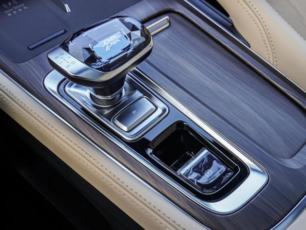 Geely Monjaro I Рестайлинг 2 с пробегом 2025 года, цена 4 098 000 рублей, 51 км, внедорожник, Автокод Объявления