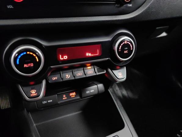 Kia Rio IV с пробегом 2018 года, цена 1 017 000 рублей, 183000 км, седан, Автокод Объявления