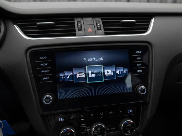 Skoda Octavia III (A7) Рестайлинг с пробегом 2018 года, цена 1 920 000 рублей, 111654 км, лифтбек, Автокод Объявления