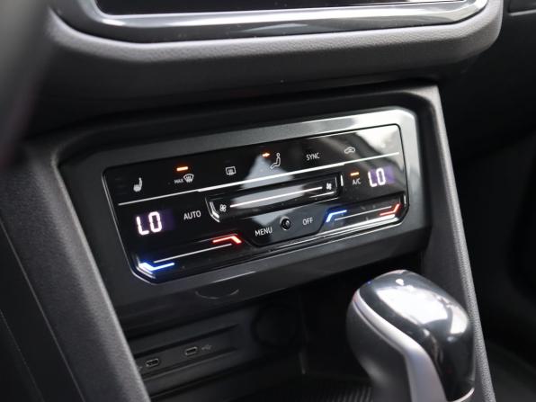 Volkswagen Tiguan II Рестайлинг с пробегом 2021 года, цена 2 550 000 рублей, 72000 км, внедорожник, Автокод Объявления