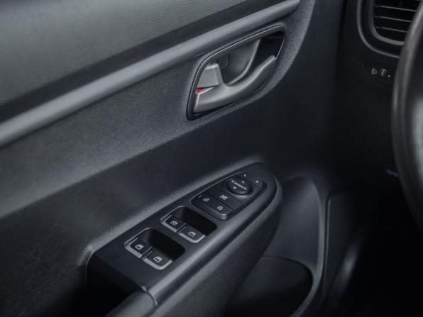 Kia Rio IV Рестайлинг с пробегом 2021 года, цена 1 845 000 рублей, 71000 км, хэтчбек, Автокод Объявления