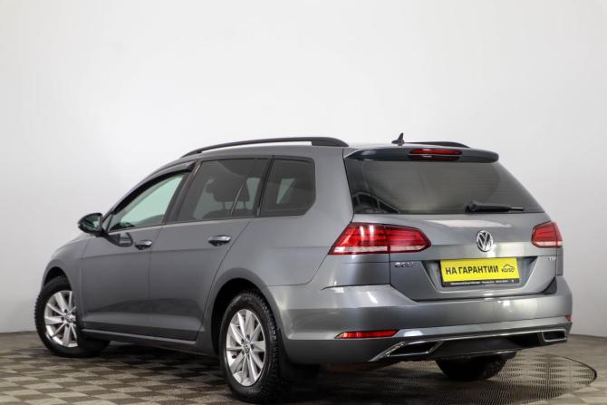 Volkswagen Golf VII Рестайлинг с пробегом 2018 года, цена 1 529 000 рублей, 73800 км, универсал, Автокод Объявления