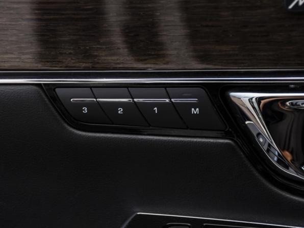 Jaguar XJ IV (X351) Рестайлинг с пробегом 2018 года, цена 3 450 000 рублей, 80250 км, седан, Автокод Объявления