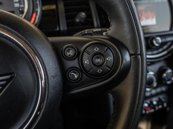 Mini Hatch III (F55/F56) Рестайлинг с пробегом 2020 года, цена 2 330 000 рублей, 62276 км, хэтчбек, Автокод Объявления