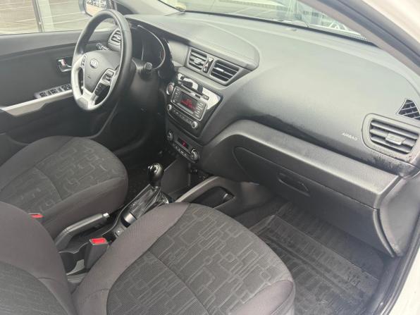 Kia Rio III Рестайлинг с пробегом 2015 года, цена 1 080 000 рублей, 117123 км, хэтчбек, Автокод Объявления