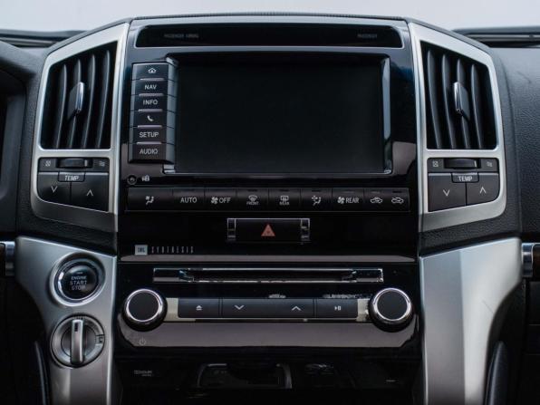 Toyota Land Cruiser 200 Series Рестайлинг 1 с пробегом 2013 года, цена 3 424 000 рублей, 218000 км, внедорожник, Автокод Объявления