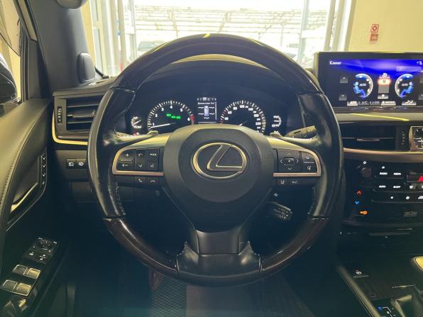 Lexus LX III Рестайлинг 2 с пробегом 2017 года, цена 7 900 000 рублей, 160000 км, внедорожник, Автокод Объявления