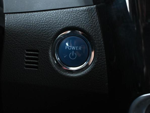 Toyota Auris II Рестайлинг с пробегом 2018 года, цена 1 789 000 рублей, 105080 км, хэтчбек, Автокод Объявления