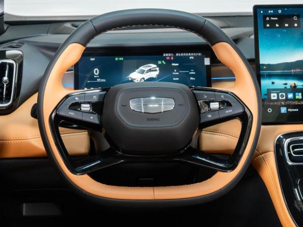 Geely Atlas II с пробегом 2025 года, цена 3 220 000 рублей, 79 км, внедорожник, Автокод Объявления