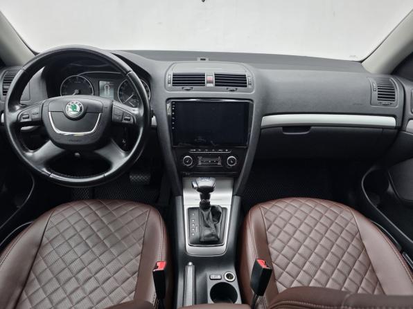 Skoda Octavia II (A5) Рестайлинг с пробегом 2013 года, цена 830 000 рублей, 176512 км, лифтбек, Автокод Объявления
