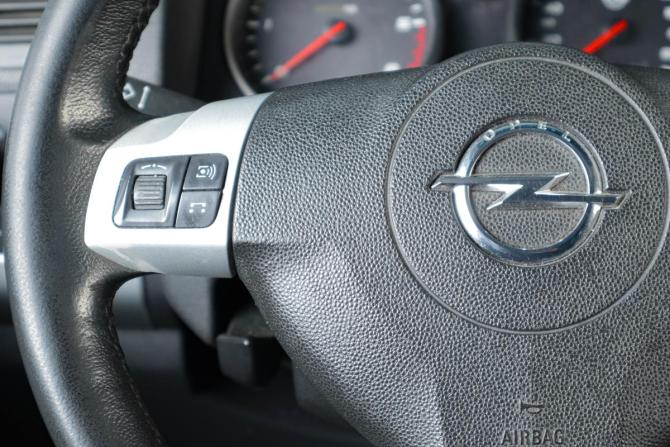 Opel Zafira B Рестайлинг с пробегом 2013 года, цена 939 000 рублей, 291356 км, компактвэн, Автокод Объявления