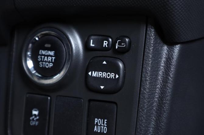 Toyota Wish II Рестайлинг с пробегом 2013 года, цена 1 559 000 рублей, 180000 км, минивэн, Автокод Объявления