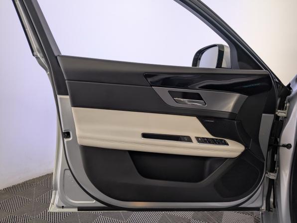 Jaguar XF II с пробегом 2016 года, цена 2 482 500 рублей, 84091 км, седан, Автокод Объявления