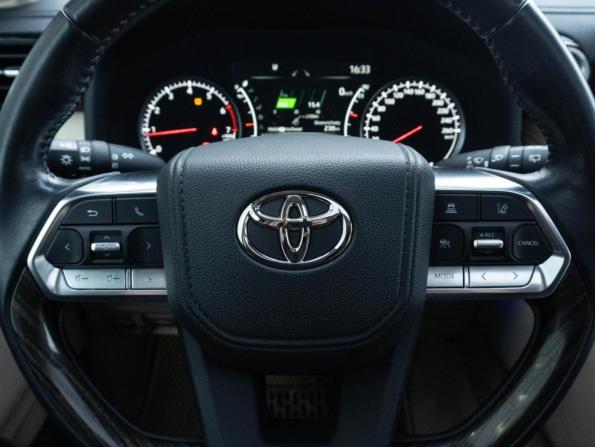 Toyota Land Cruiser 300 Series с пробегом 2022 года, цена 11 700 000 рублей, 17568 км, внедорожник, Автокод Объявления