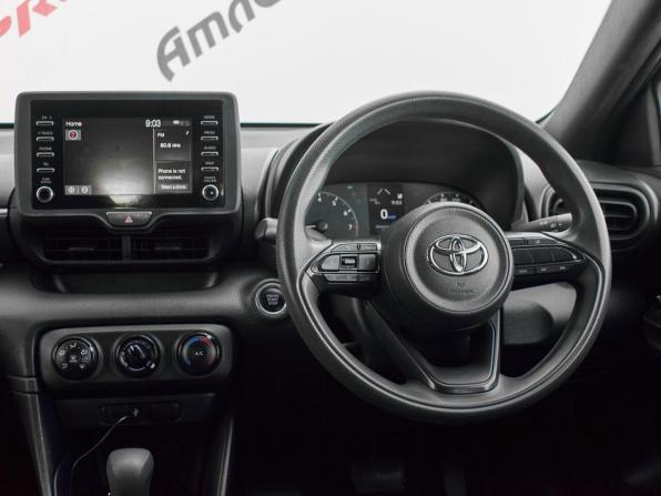 Toyota Yaris IV с пробегом 2021 года, цена 1 370 000 рублей, 66183 км, хэтчбек, Автокод Объявления