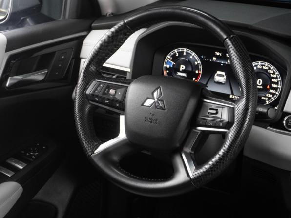 Mitsubishi Outlander IV с пробегом 2022 года, цена 4 812 000 рублей, 52528 км, внедорожник, Автокод Объявления