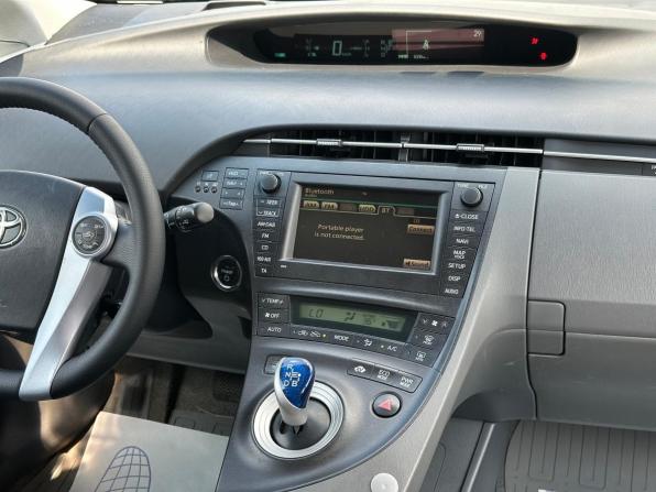 Toyota Prius III (XW30) с пробегом 2010 года, цена 1 030 000 рублей, 135000 км, лифтбек, Автокод Объявления