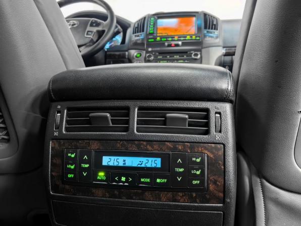 Toyota Land Cruiser 200 Series с пробегом 2010 года, цена 2 750 000 рублей, 260000 км, внедорожник, Автокод Объявления