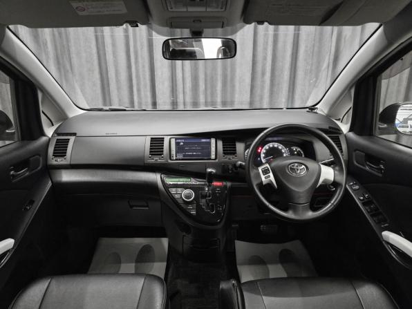 Toyota ISis I Рестайлинг с пробегом 2012 года, цена 1 270 000 рублей, 185000 км, минивэн, Автокод Объявления