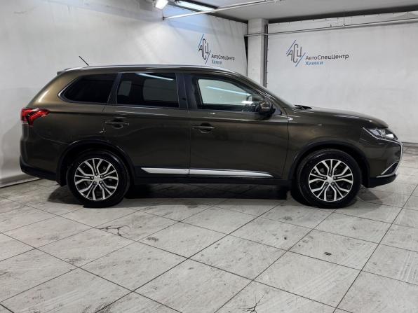 Mitsubishi Outlander III Рестайлинг 2 с пробегом 2015 года, цена 1 999 800 рублей, 120000 км, внедорожник, Автокод Объявления