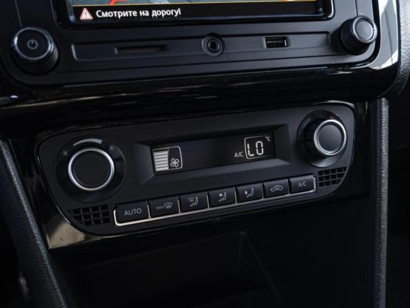 Volkswagen Polo V Рестайлинг с пробегом 2016 года, цена 1 719 000 рублей, 180987 км, седан, Автокод Объявления