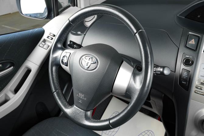 Toyota Yaris II с пробегом 2007 года, цена 649 000 рублей, 74400 км, хэтчбек, Автокод Объявления
