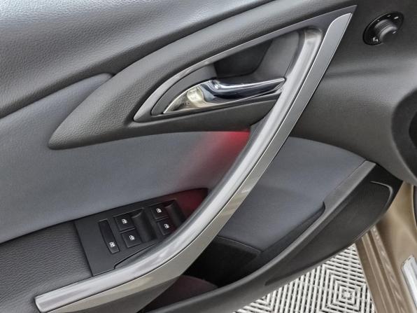 Opel Astra J Рестайлинг с пробегом 2013 года, цена 699 000 рублей, 170825 км, хэтчбек, Автокод Объявления