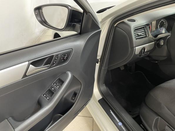 Volkswagen Jetta VI с пробегом 2011 года, цена 979 000 рублей, 160951 км, седан, Автокод Объявления